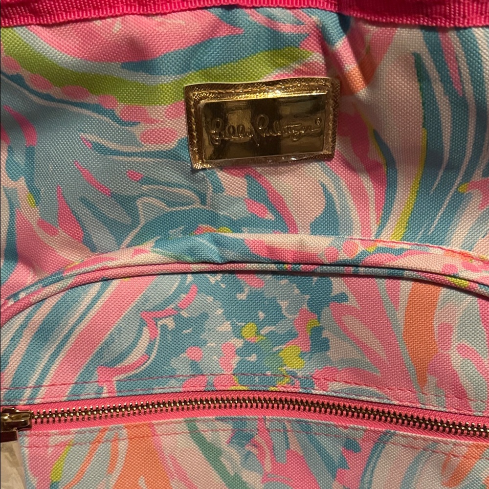 Lilly Pulitzer Pink and Blue Rolling Cooler in original packaging NWT Carnivale - Picture 3 of 13